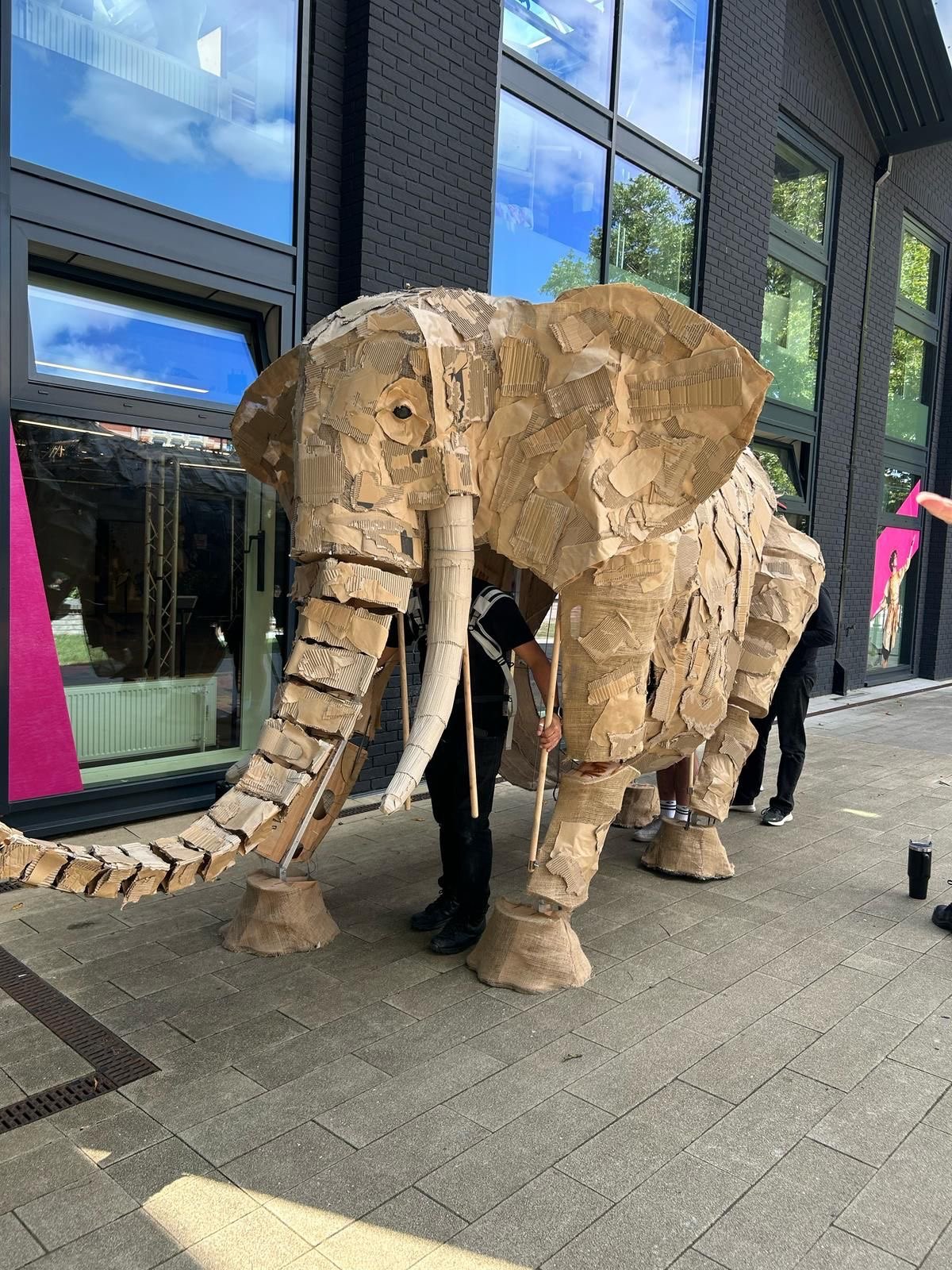 Large elephant puppet exterior build